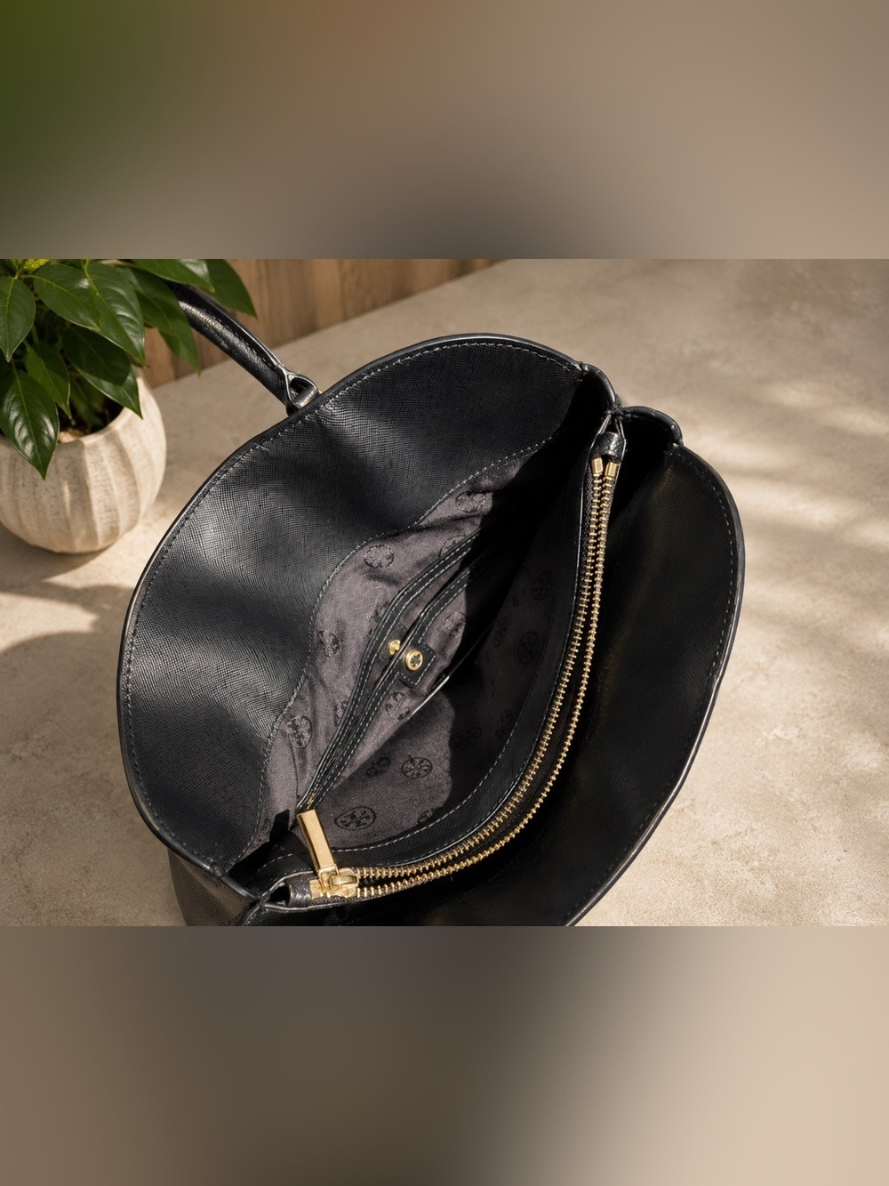 🖤 Tory Burch Black Leather Dome Satchel Purse • Classic Everyday Designer Bag - Picture 6 of 13